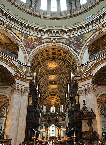 Live_RU_Amelia_Abbott_StPauls_Cathedral_WEB.gif